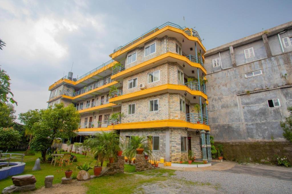Spot On 445 New Hotel Natureland Pokhara Exterior foto