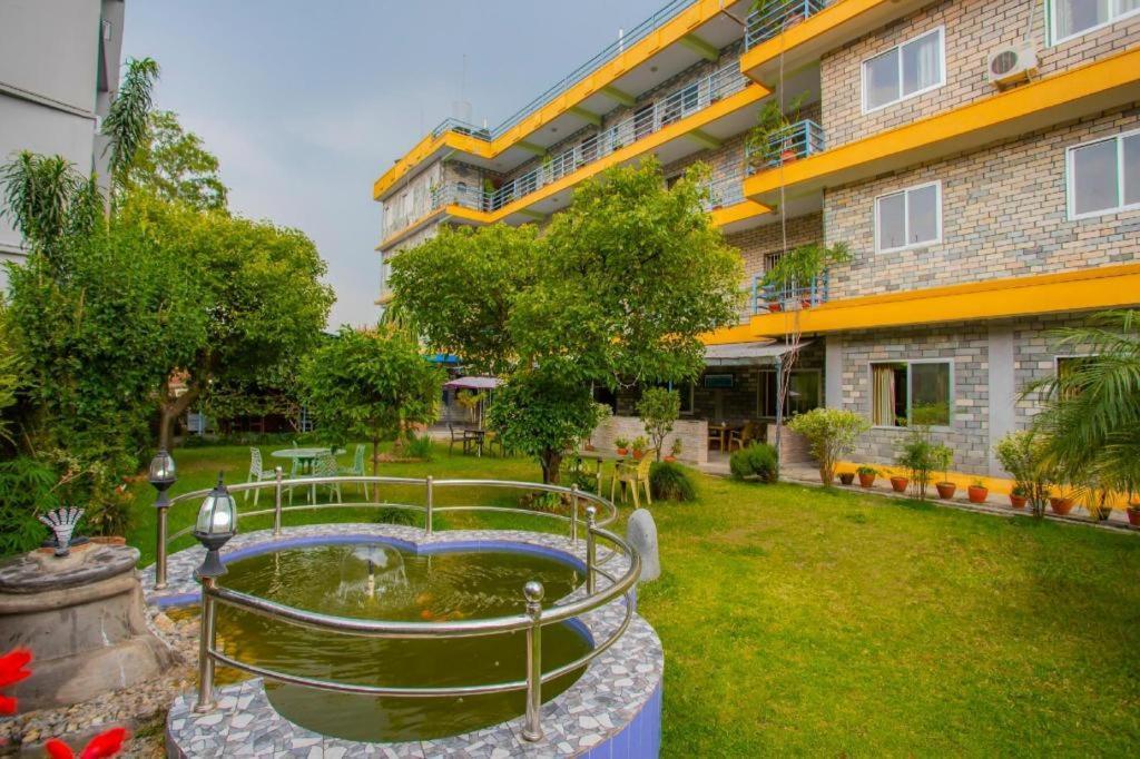 Spot On 445 New Hotel Natureland Pokhara Exterior foto